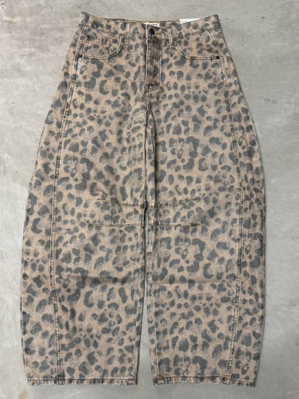 Free People Good Luck Barrel Jeans Leopard Print Animal Print Size 27 NWT - Picture 4 of 8